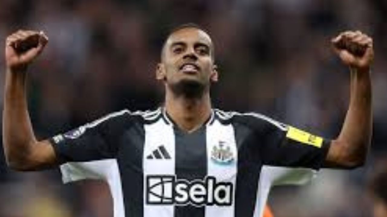 Alexander Isak" | Andy Carroll regarding the striker's behavior.